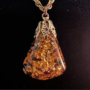 Elegant Gold Flake Pendant Necklace